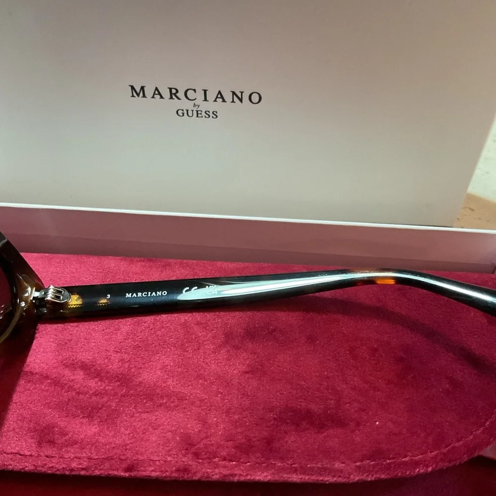 NIB Guest jeweled sunglasses, “Marciano“ black frames, velvet case